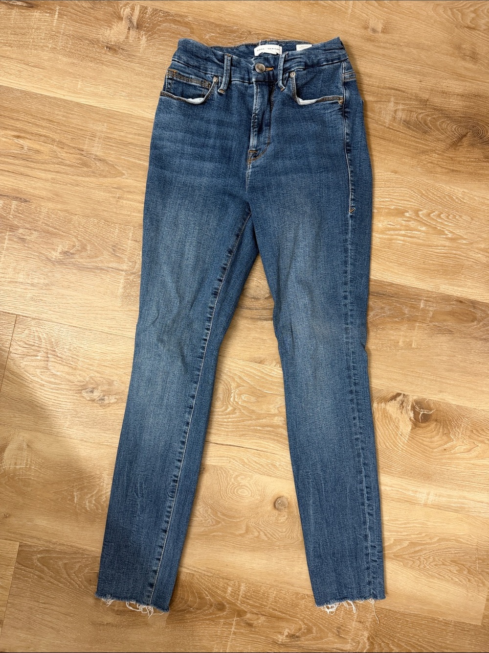 Good American Skinny High-Rise Jeans in Medium Blue